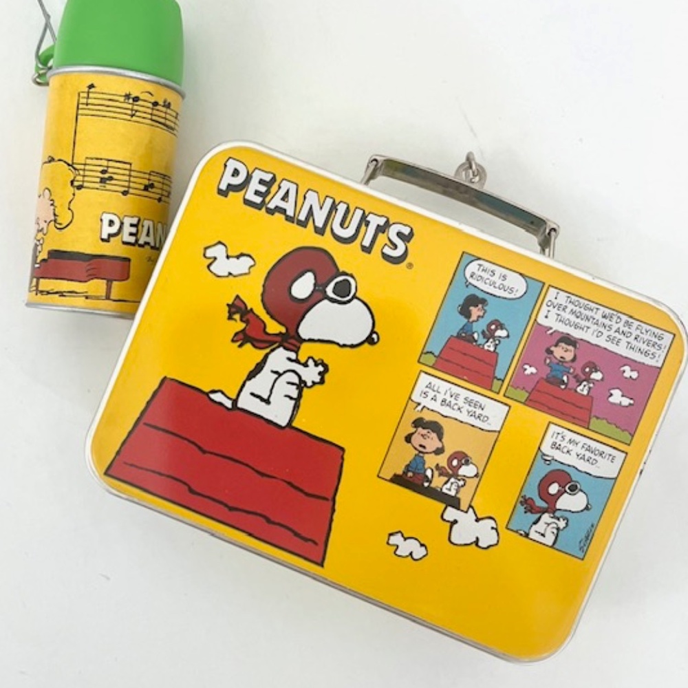 This Peanuts lunch box set of 2 Hallmark Keepsake Christmas - Picture 2 of 5